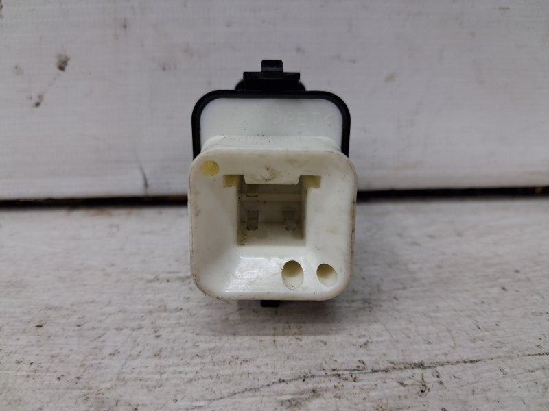 Кнопка стеклоподъемника Mitsubishi Pajero Wagon 3 3.2 ДИЗЕЛЬ 4M41 1999 (б/у) Київ - зображення 2