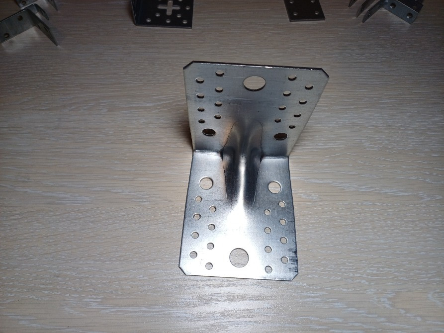 Кутник універсальний з ребром жорсткості 145×145×95 (2,5 мм) Українка - зображення 2