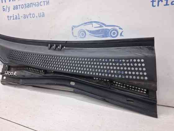 Дефлектор радиатора Mitsubishi L200 KB 2.5 DIESEL 4D56 2006 прав. (б/у) Київ