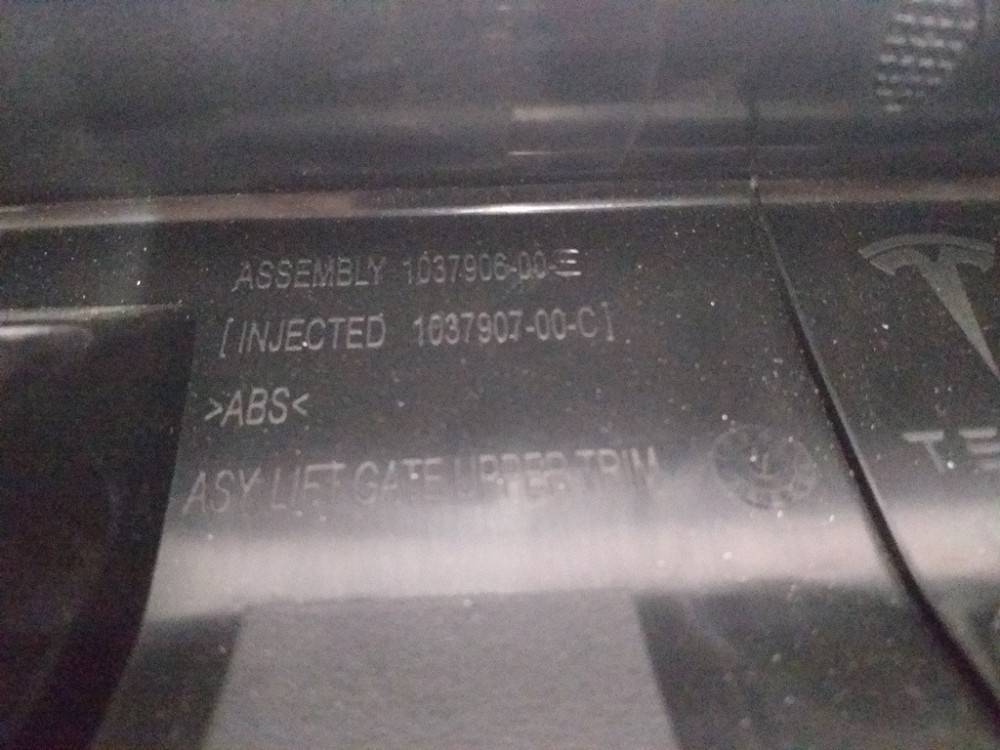 1Накладка крышки багажника верхняя в сборе с повреждением Tesla model X 1037906-50-E Київ - зображення 4