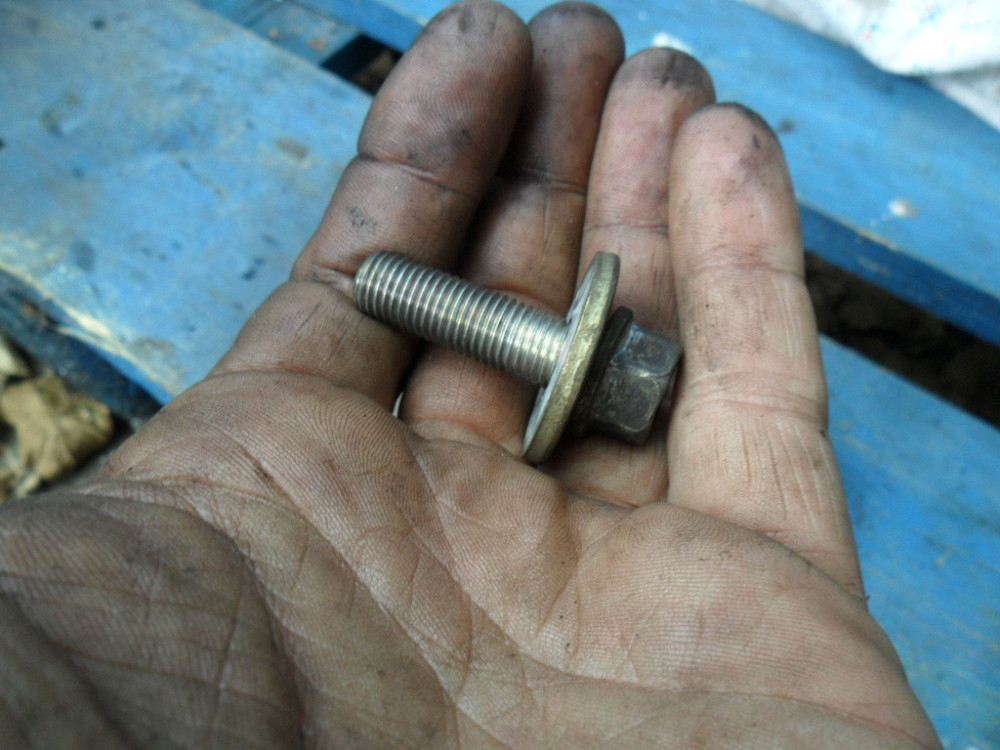 Mazda 997841035, Болт розподвала Мазда 323 1.5, 16V, Z5, оригінал Вінниця - зображення 1