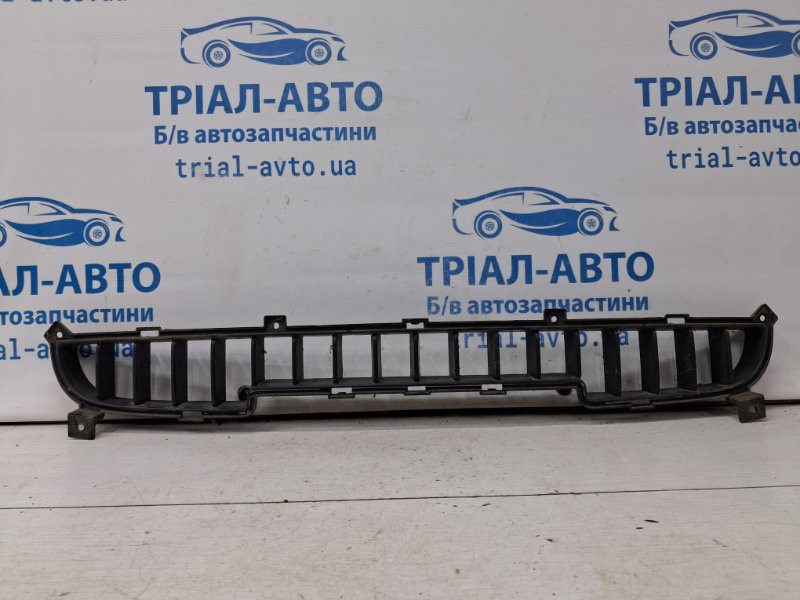 Решетка бампера центральная Kia Sorento BL 2.5 DIESEL D4CB 2002 (б/у) Киев - изображение 1