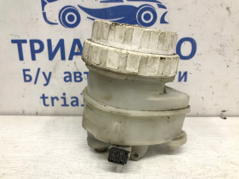 Бачок главного тормозного цилиндра Mitsubishi L200 KB 2.5 ДИЗЕЛЬ 4D56U 2006 (б/у) Київ - зображення 2