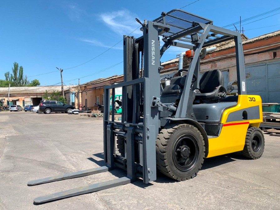 Вилочный погрузчик Nissan на 3 тонны, с синхронным позиционером вил. Модель UG1F2A30D Винница - изображение 2