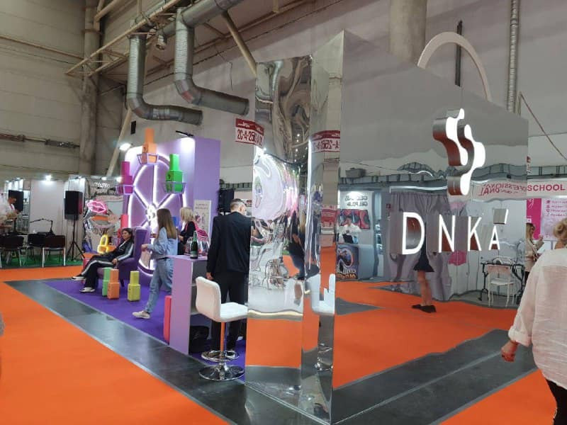 Рекламные фотозоны и объемные рекламные фигуры косметической продукции DNKA Київ - зображення 4