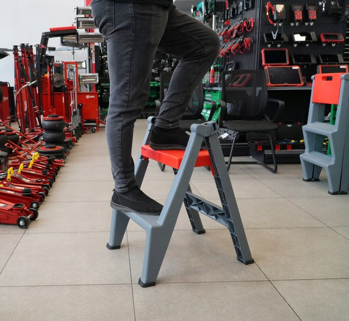 Компактная двухступенчатая лестница-стремянка из высокопрочного полипропилена грузоподъемностью до 1 Харків - зображення 3