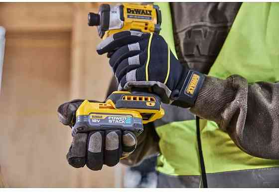 Шурупокрут ударний акумуляторний DeWALT Вишневе