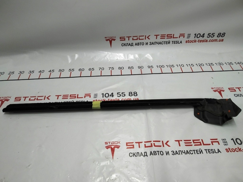 Уплотнитель стекла внутренний двери передней левой Tesla model 3 1090495-00-E Киев - изображение 2