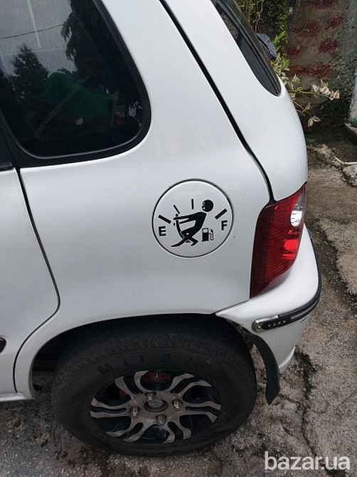 Наклейка на авто на крышку бака авто Белая светоотражающий эффект Борисполь - изображение 6