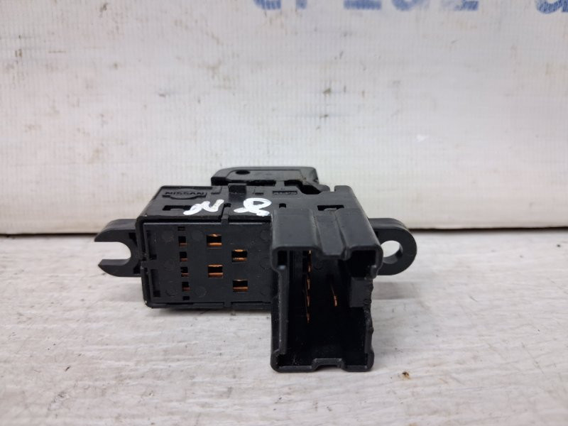 Кнопка стеклоподъемника Nissan Qashqai J10 2.0 БЕНЗИН MR20DE 2006 (б/у) Киев - изображение 2