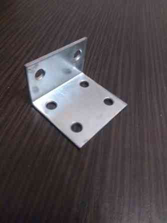 Кріпильний куточок 20х30х35х1.5 сталевий монтажний меблевий Нововолынск