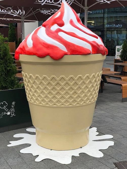 Оригинальные уличные фигуры от студии «ОМИ» для ресторана McDonald's Київ - зображення 5