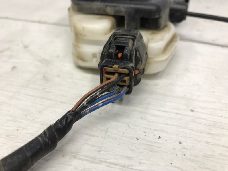 Замок двери передний правый Mitsubishi Pajero Wagon 4 3.2 ДИЗЕЛЬ 4M41 2006 (б/у) Київ - зображення 5