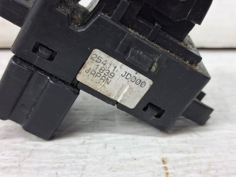 Кнопка стеклоподъемника Nissan Qashqai J10 2.0 БЕНЗИН MR20DE 2006 (б/у) Киев - изображение 3