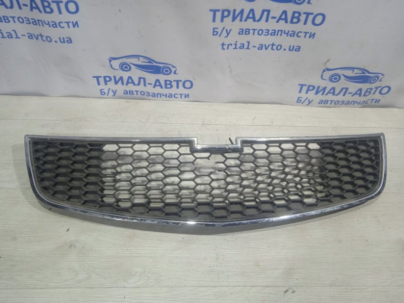 Решетка радиатора Chevrolet Cruze J300 2009 (б/у) Київ - зображення 1