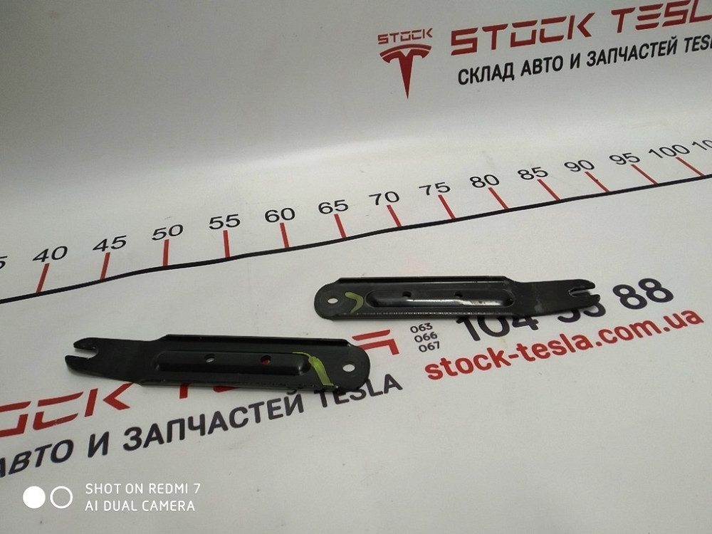 Скоба пререднего подрамника DUAL MOTOR Tesla model S 1030617-00-B Київ - зображення 1