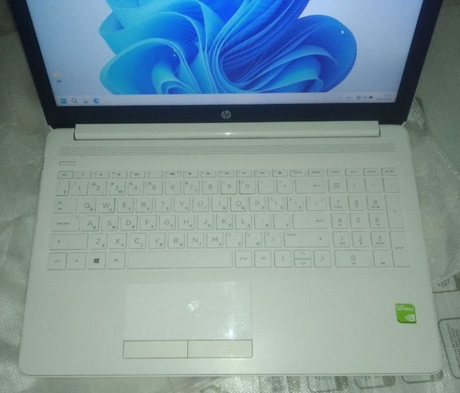 Ноутбук HP Notebook 15-da0223ur White Київ - зображення 2
