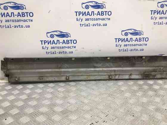 Накладка порога внешняя правая Mitsubishi Pajero Wagon 3 3.2 ДИЗЕЛЬ 4M41 1999 (б/у) Киев