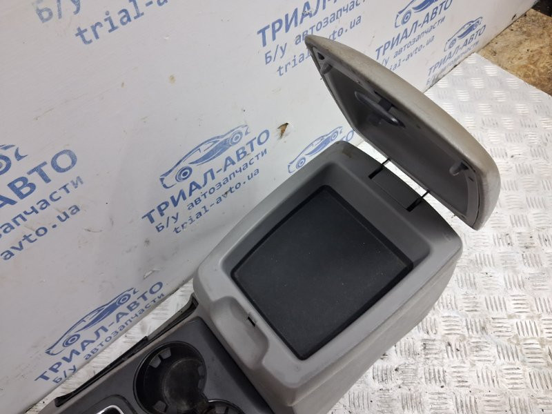 Подлокотник Kia Sorento BL 2.5 DIESEL D4CB 2002 (б/у) Киев - изображение 3