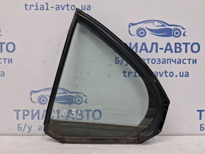 Стекло двери задней левой (форточка) Mitsubishi Lancer 10 1.5 БЕНЗИН 4A91 2007 (б/у) Киев - изображение 1