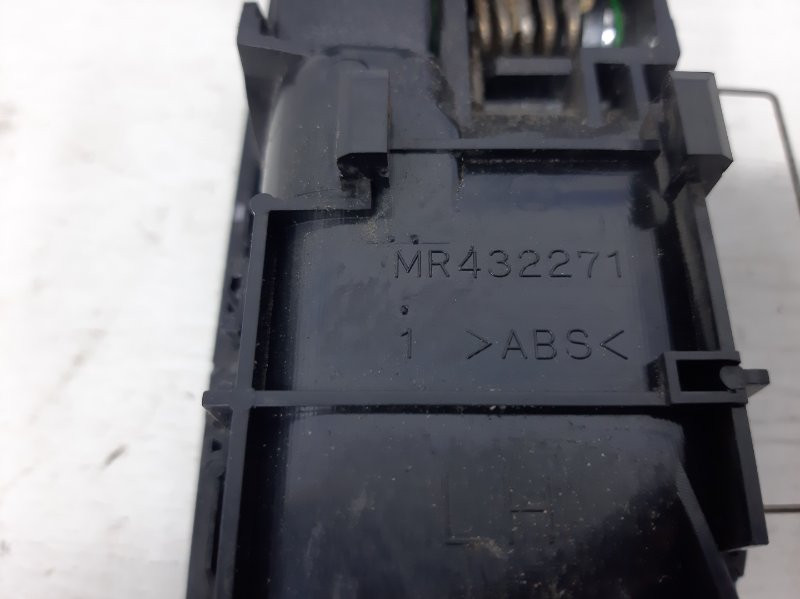 Ручка двери внутренняя левая Mitsubishi Pajero Wagon 4 3.2 ДИЗЕЛЬ 4M41 2006 (б/у) Київ - зображення 3