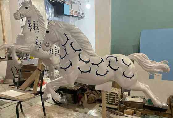 Фотозона «Карусель» з кіньми на замовлення Київ