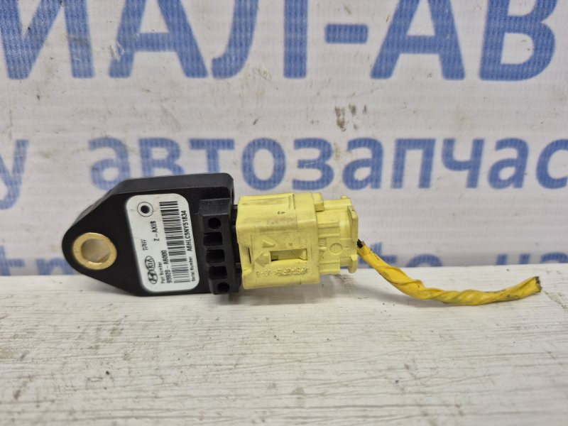 Датчик удара (AIRBAG) Hyundai I30 GD 1.6 DIESEL D4FB 2011 (б/у) Киев - изображение 1