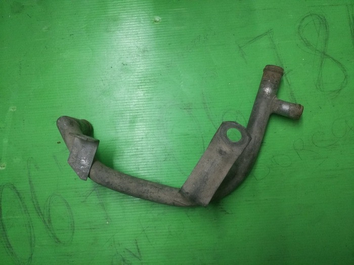 Патрубок металевий системи охолодження 068121065N Фольксваген 1.6Д Винница - изображение 2