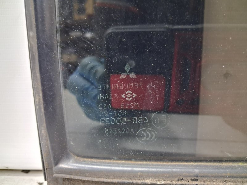 Стекло двери задней правой (форточка) Mitsubishi Pajero Wagon 4 3.2 ДИЗЕЛЬ 4M41 2006 (б/у) Київ - зображення 3