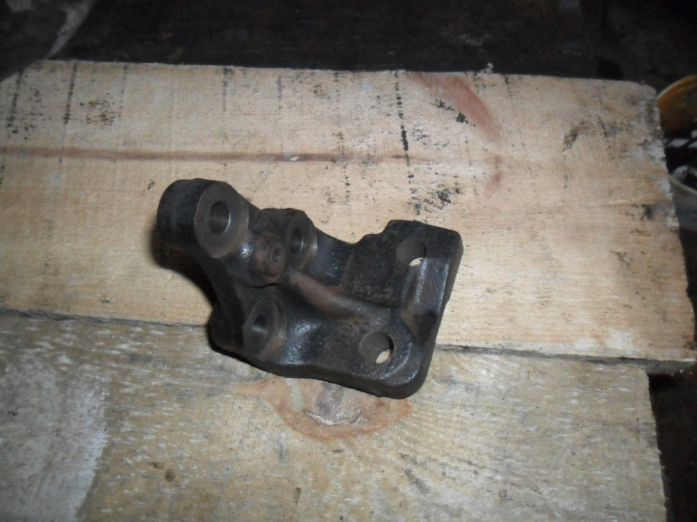 Mazda GA2A39030E, Кронштейн двигуна Мазда Премасі, FP, FS, оригінал Вінниця - зображення 1