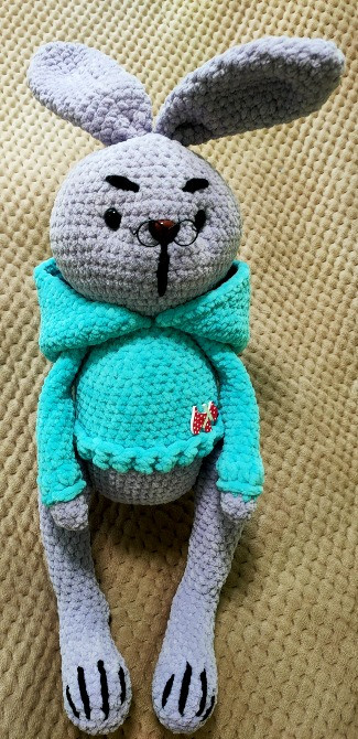 Зайчик в светрі з капішоном іграшка м'яка в'язана сувенір подарунок hand made ручна робота Нововолынск - изображение 1