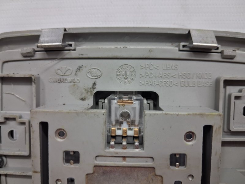 Плафон задний Chevrolet Captiva C100 2.4 БЕНЗИН Z24SED 2006 (б/у) Киев - изображение 3