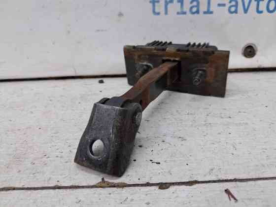 Ограничитель двери передний правый Toyota Avensis 2002-2010 6861005040 (Арт. 71283) Київ