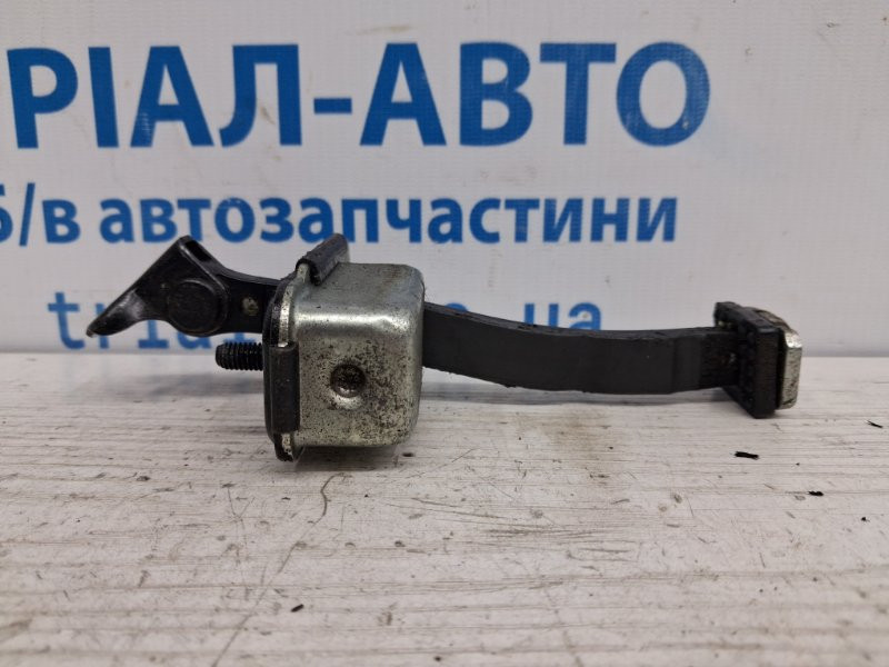 Ограничитель двери задний правый Kia Sportage QL 1.7 DIESEL D4FD 2015 (б/у) Київ - зображення 1
