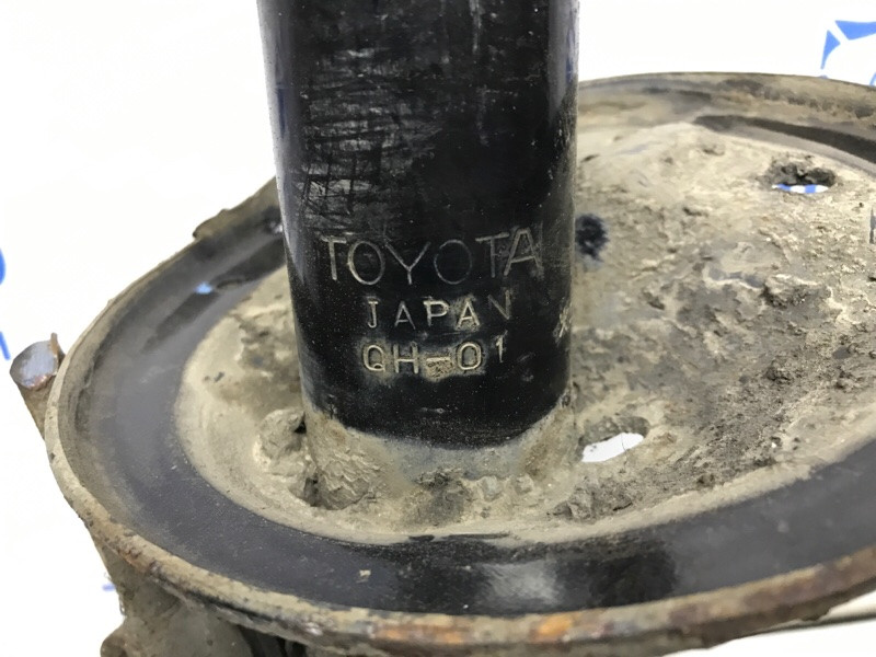 Амортизатор передний левый Toyota Camry XV30 2.4 БЕНЗИН 2AZFE 2001 (б/у) Київ - зображення 4