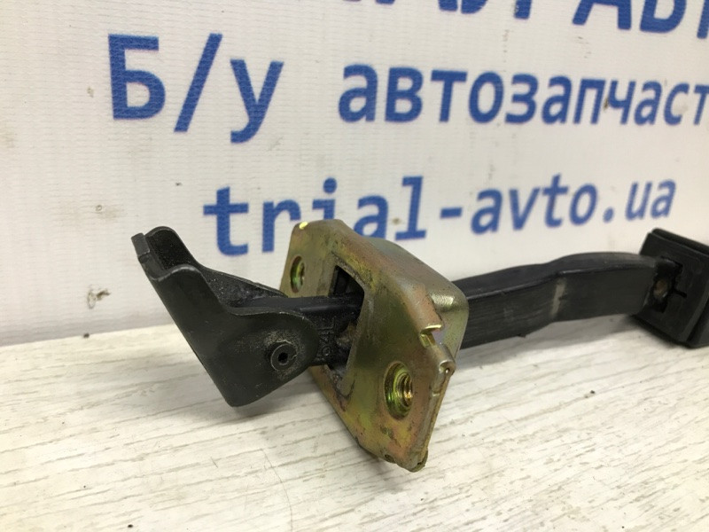 Ограничитель двери задний левый Mitsubishi Outlander XL 2.2 DIESEL 4N14 2007 (б/у) Киев - изображение 2