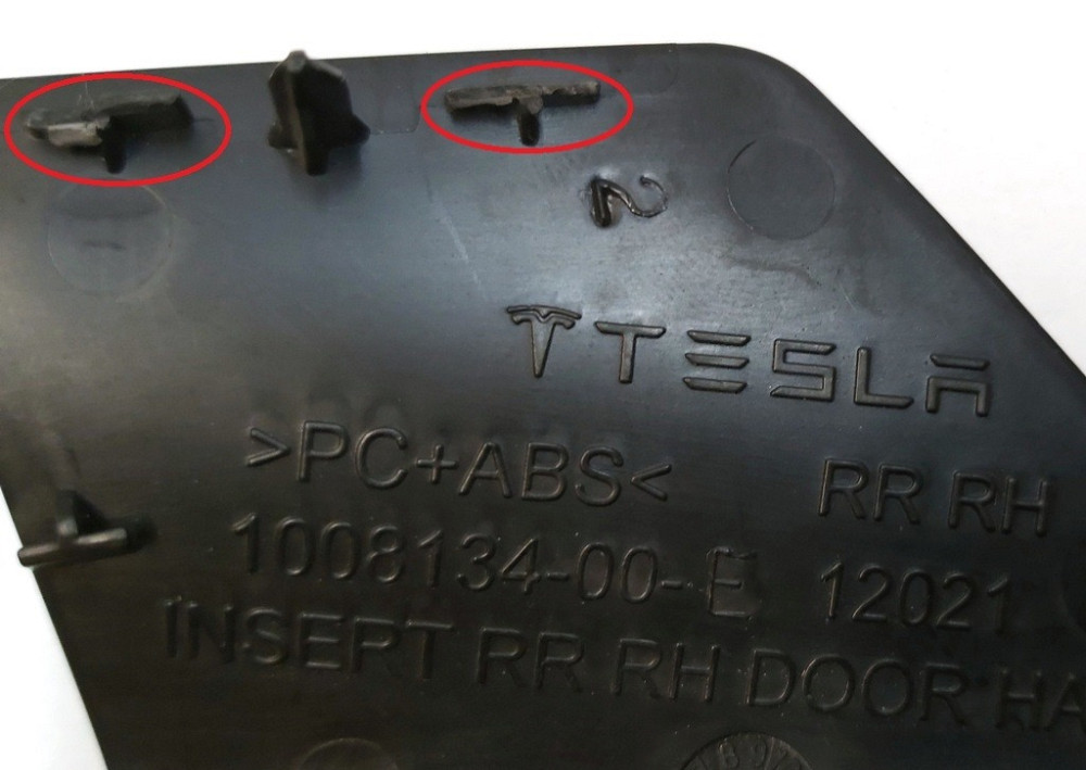 1Заглушка дверной карты под ручкой задняя правая с повреждением Tesla model S, model S REST 1008134- Киев - изображение 3