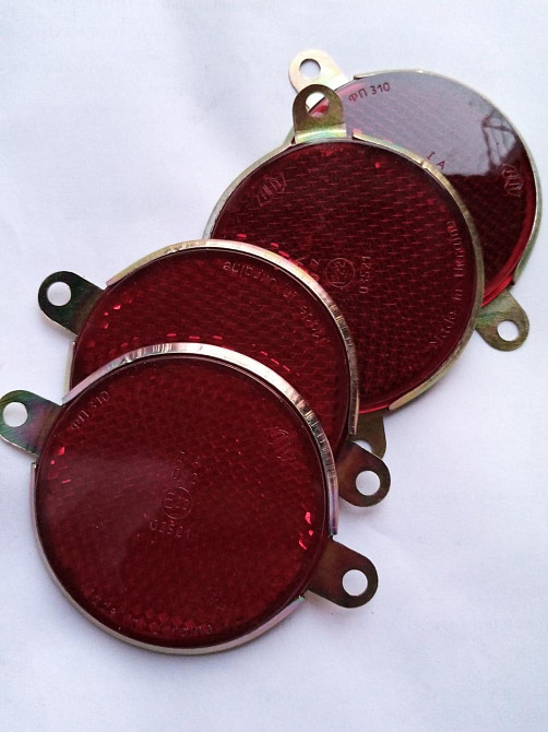 Світловідбивач ФП-311 червоний на залізній основі катафот на легковий причіп Баришівка - зображення 1