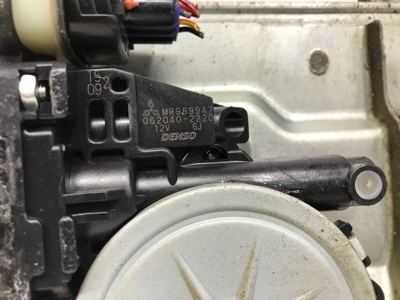 Стеклоподъемник задний правый Mitsubishi Pajero Wagon 4 3.2 ДИЗЕЛЬ 4M41 2006 (б/у) Київ - зображення 4