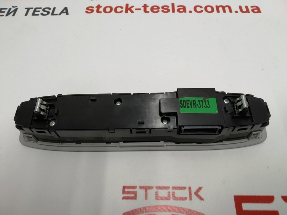 Панель освещения с микрофоном и кнопкой аварийного сигнала передний (в сборе) Tesla model 3 1092573- Киев - изображение 2