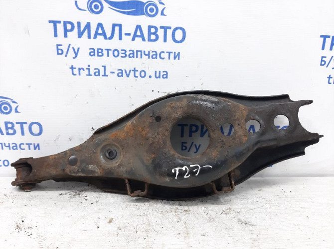 Рычаг задней подвески нижний поперечный (под пружину) Toyota Avensis T27 1.8 БЕНЗИН 2ZRFAE (б/у) Київ - зображення 1