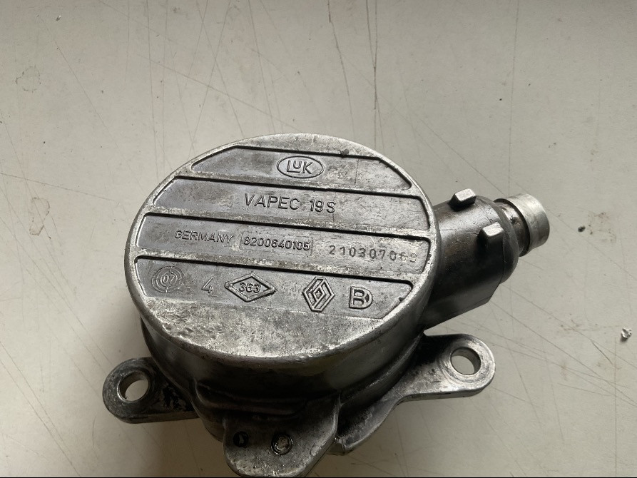 Бу вакуумный насос 2.2;2.5dci Renault 8200640105, 8200478188, 8200797164 Trafic Master Laguna Кропивницький - зображення 1