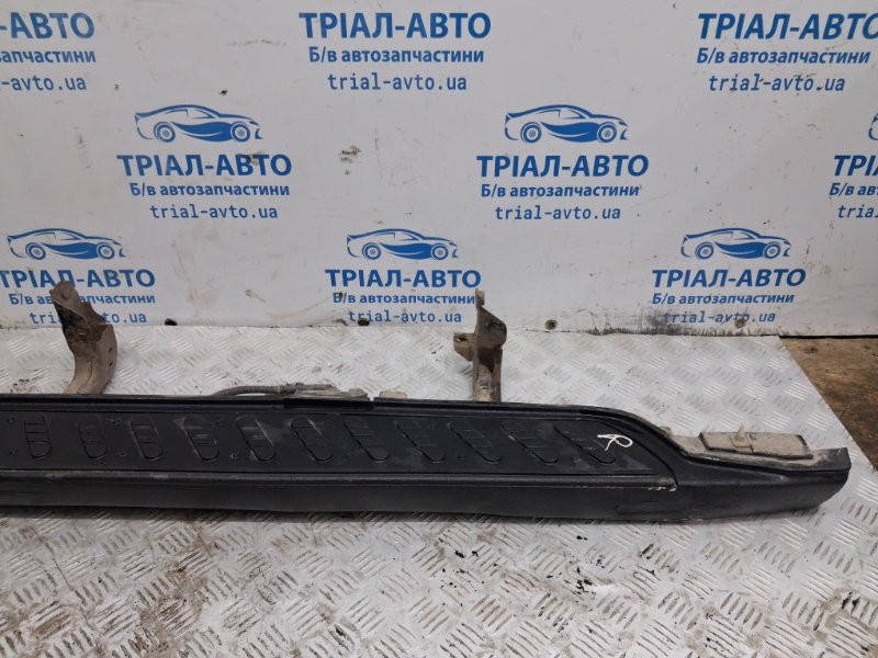 Подножка Mitsubishi Pajero Wagon 3 3.2 ДИЗЕЛЬ 4M41 1999 прав. (б/у) Київ - зображення 2