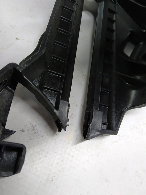 Кронштейн облицовки двери задней левой передний верхний (с повреждениями) Tesla model X 1055048-07-J Київ - зображення 6