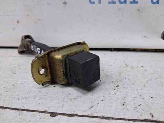 Ограничитель двери передний правый Mitsubishi Pajero Wagon 3 3.2 ДИЗЕЛЬ 4M41 1999 (б/у) Київ