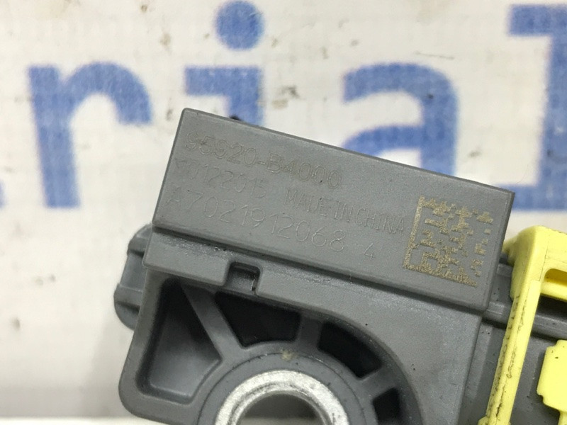 Датчик удара (AIRBAG) Hyundai Tucson TL 1.7 DIESEL D4FD 2015 (б/у) Київ - зображення 2