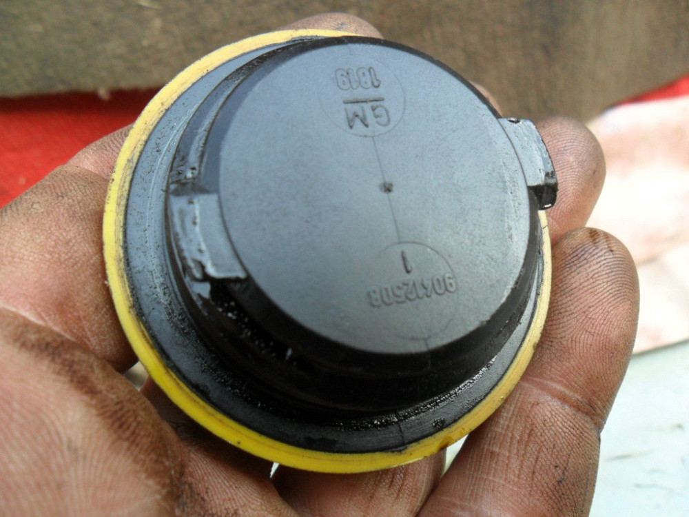 GM 90412508, Кришка маслозаливної горловини Опель Фронтера, Синтра Вінниця - зображення 8