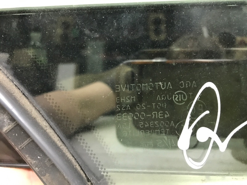 Стекло двери задней правой (форточка) Infiniti Q50 V37 2.2 DIESEL OM651 2013 (б/у) Київ - зображення 3