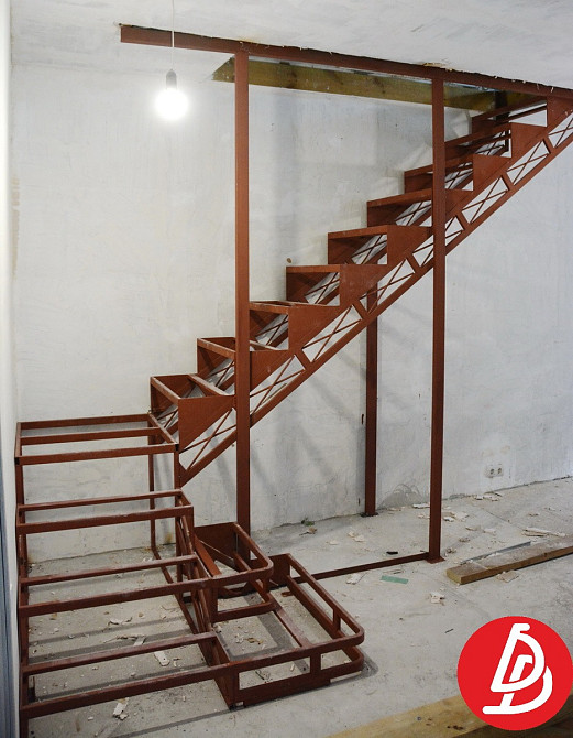 Каркас лестницы на второй этаж."Броневик" Днепр Дніпро - зображення 1