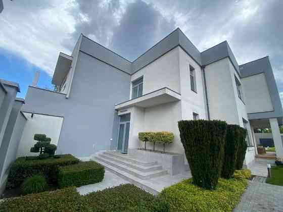 Терміново!Продаж будинку в Совіньйоні архітектурний проєкт з басейном і гостьовим будинком Одеса